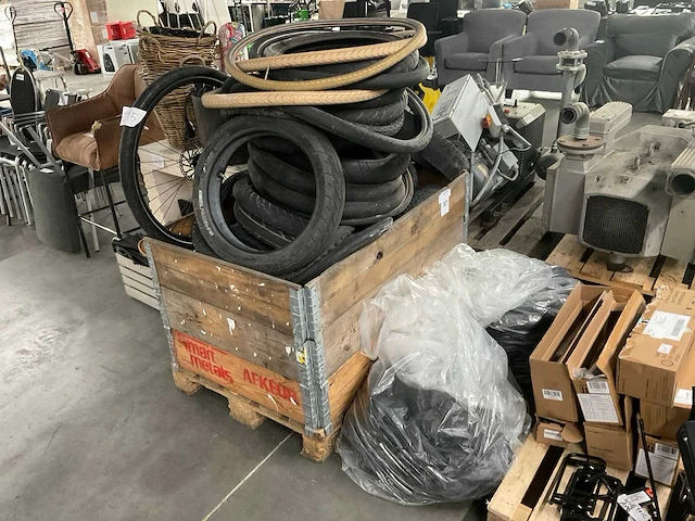 Partij diverse fietsbanden - afbeelding 1 van  5