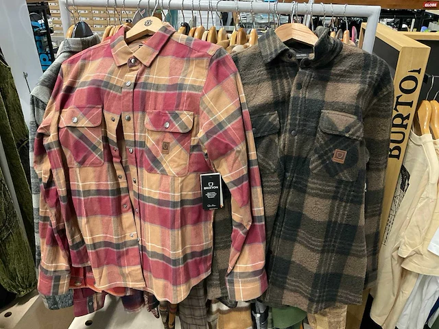 Partij diverse flannels o.a brixton/vissla/billabong/carhartt (40x) - afbeelding 8 van  12