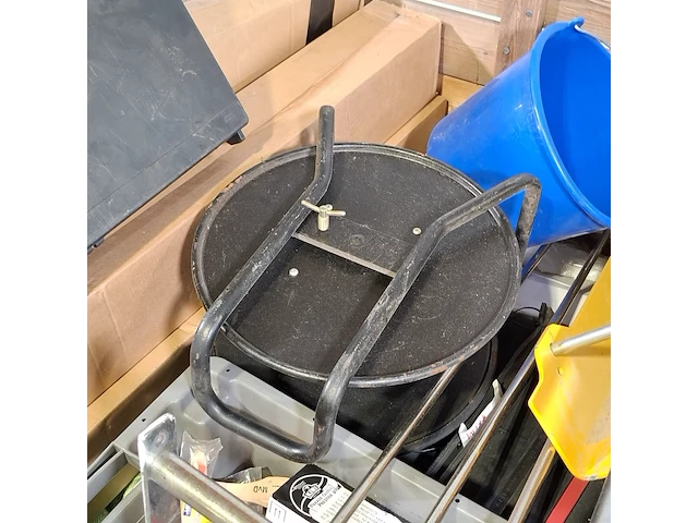 Partij diverse garage inventaris, o.a vero - afbeelding 12 van  12