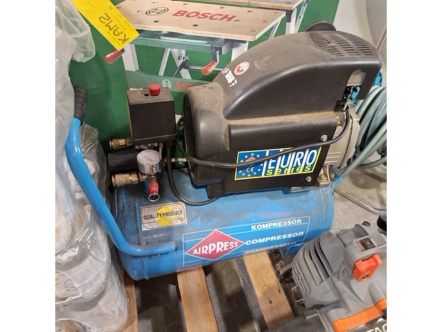 Partij diverse garageinventaris, o.a hitachi, bosch - afbeelding 18 van  18