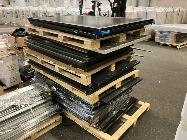 Partij diverse gedemonteerde zonnepanelen - afbeelding 4 van  9