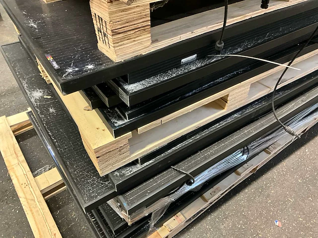 Partij diverse gedemonteerde zonnepanelen - afbeelding 5 van  9