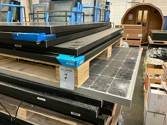 Partij diverse gedemonteerde zonnepanelen - afbeelding 7 van  9
