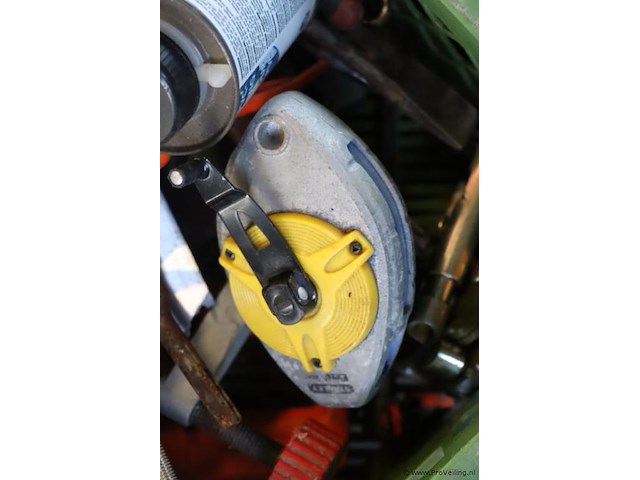 Partij diverse gereedschappen & bevestigingsmaterialen op pallet o.a. sola waterpas, gatenzaag; boren & handzaag - afbeelding 4 van  14