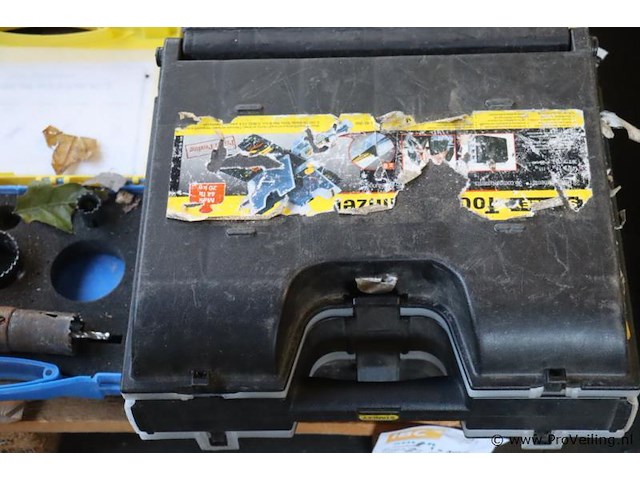 Partij diverse gereedschappen & bevestigingsmaterialen op pallet o.a. sola waterpas, gatenzaag; boren & handzaag - afbeelding 13 van  14