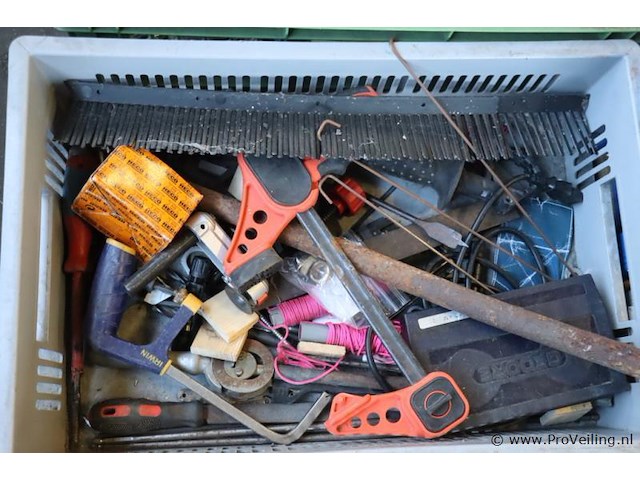 Partij diverse gereedschappen & bevestigingsmaterialen op pallet o.a. sola waterpas, gatenzaag; boren & handzaag - afbeelding 14 van  14