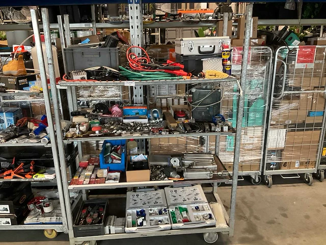 Partij diverse gereedschappen en materiaal - afbeelding 1 van  12