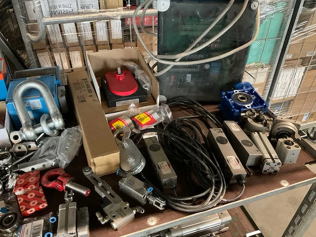Partij diverse gereedschappen en materiaal - afbeelding 7 van  12