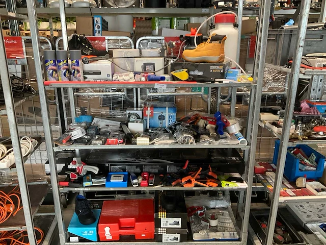 Partij diverse gereedschappen en materiaal - afbeelding 1 van  13