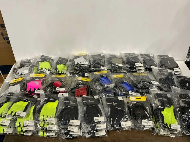 Partij diverse gripgrab fietshandschoenen (127x) - afbeelding 1 van  15