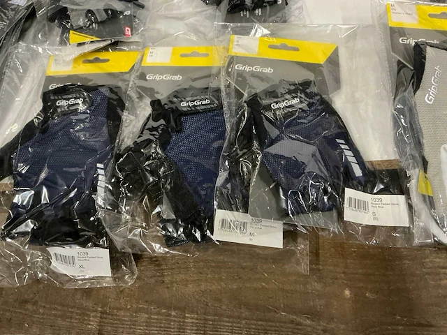 Partij diverse gripgrab fietshandschoenen (29x) - afbeelding 10 van  18