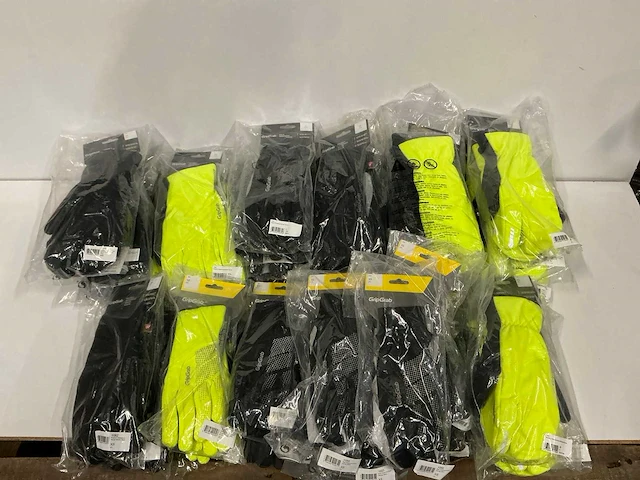 Partij diverse gripgrab fietshandschoenen (33x) - afbeelding 1 van  19