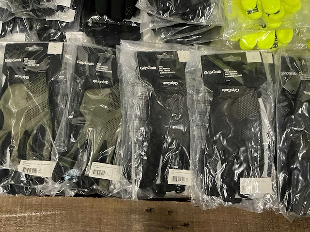 Partij diverse gripgrab fietshandschoenen (79x) - afbeelding 17 van  19