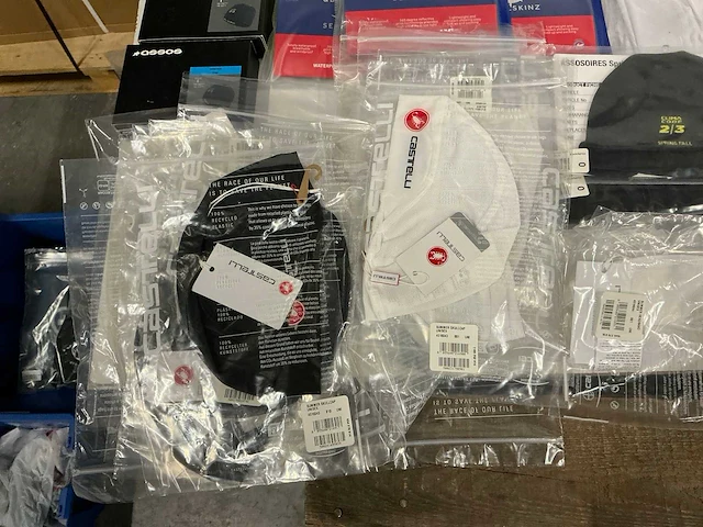 Partij diverse gripgrab/assos/castelli/sealskinz/etc accessoires - afbeelding 2 van  10