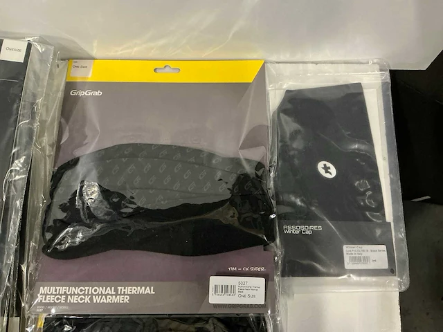 Partij diverse gripgrab/assos/castelli/sealskinz/etc accessoires - afbeelding 3 van  10