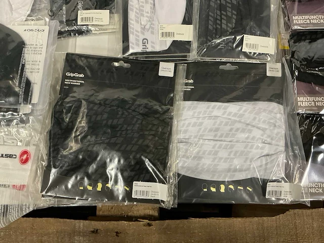 Partij diverse gripgrab/assos/castelli/sealskinz/etc accessoires - afbeelding 6 van  10