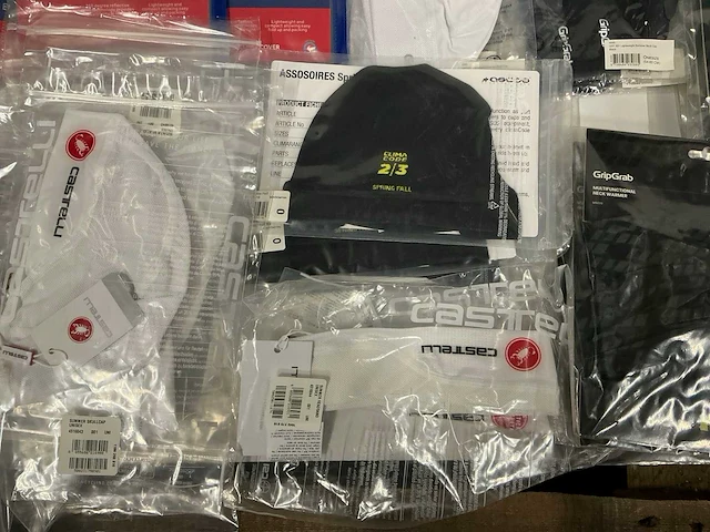 Partij diverse gripgrab/assos/castelli/sealskinz/etc accessoires - afbeelding 7 van  10