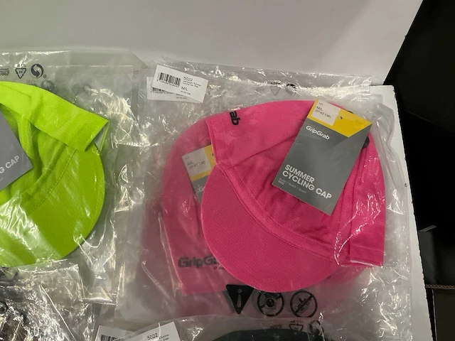 Partij diverse gripgrab/castelli cycling caps/facemasks (71x) - afbeelding 2 van  15