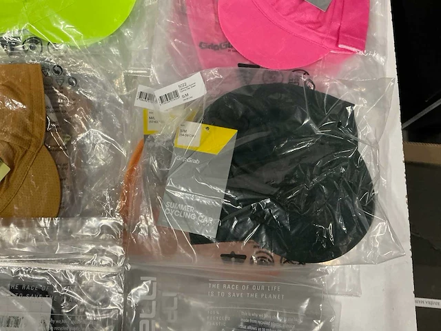 Partij diverse gripgrab/castelli cycling caps/facemasks (71x) - afbeelding 3 van  15