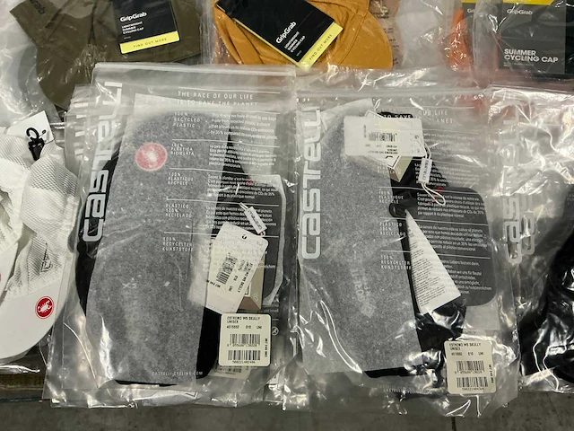 Partij diverse gripgrab/castelli cycling caps/facemasks (71x) - afbeelding 5 van  15