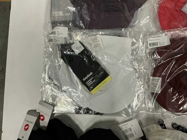 Partij diverse gripgrab/castelli cycling caps/facemasks (71x) - afbeelding 9 van  15