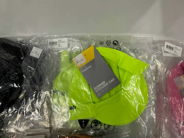 Partij diverse gripgrab/castelli cycling caps/facemasks (71x) - afbeelding 15 van  15