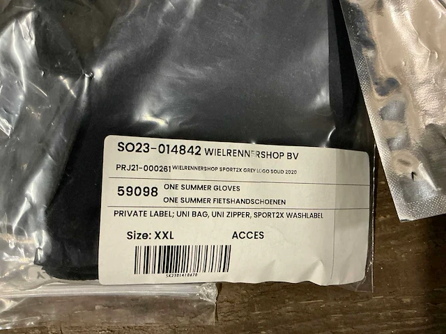 Partij diverse gripgrab/castelli/lazer/bioracer items (68x) - afbeelding 3 van  18