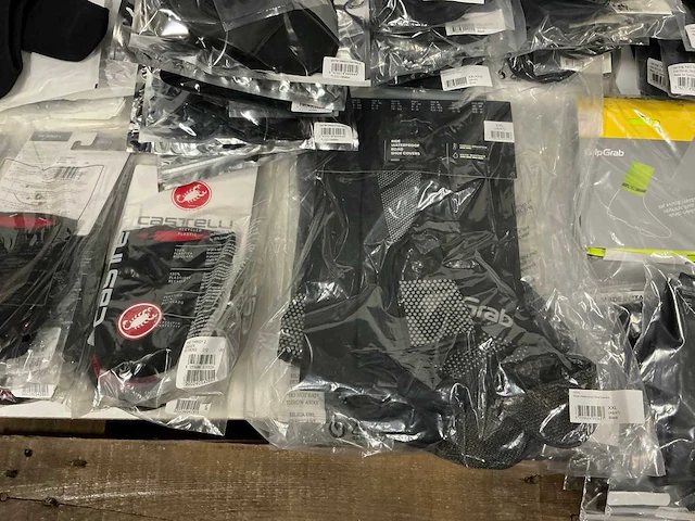 Partij diverse gripgrab/castelli/lazer/bioracer items (68x) - afbeelding 14 van  18