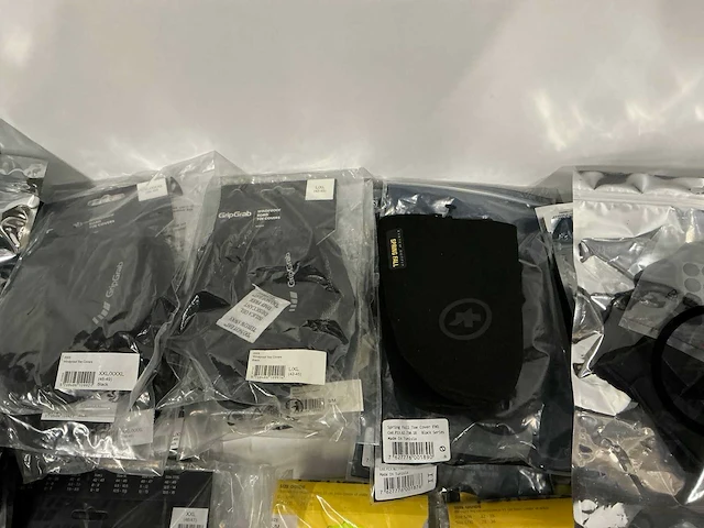 Partij diverse gripgrab/castelli/lazer/bioracer items (68x) - afbeelding 15 van  18