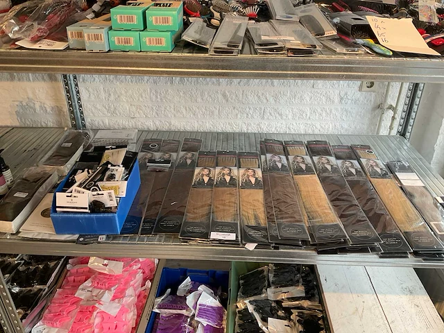 Partij diverse haarextensions/toebehoren (109x) - afbeelding 1 van  7