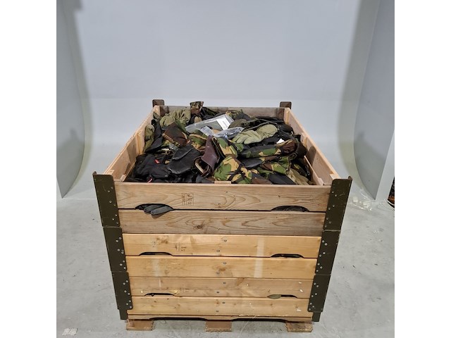 Partij diverse handschoenen - afbeelding 1 van  8