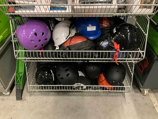Partij diverse helmen (31x) - afbeelding 1 van  5