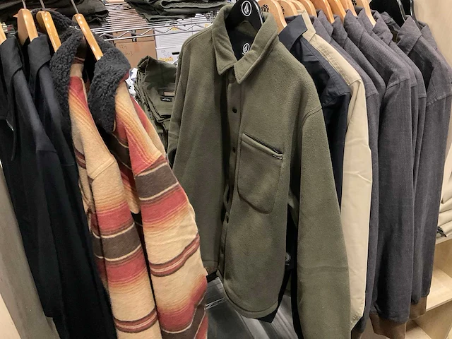 Partij diverse huf/vissla/volcom/dickies/brixton jassen (16x) - afbeelding 9 van  11