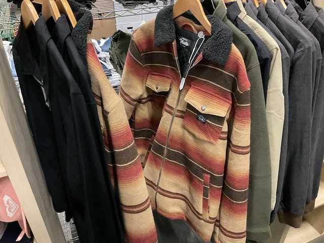 Partij diverse huf/vissla/volcom/dickies/brixton jassen (16x) - afbeelding 10 van  11