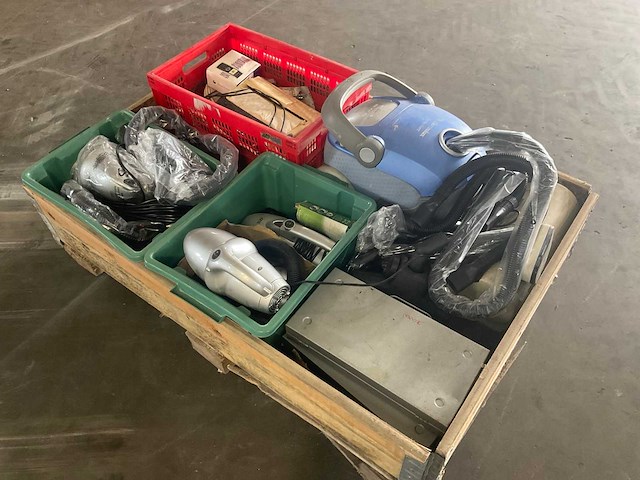 Partij diverse huishoudens spullen stofzuiger, handstofzuigers, etc - afbeelding 1 van  10