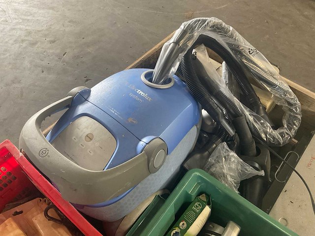 Partij diverse huishoudens spullen stofzuiger, handstofzuigers, etc - afbeelding 8 van  10