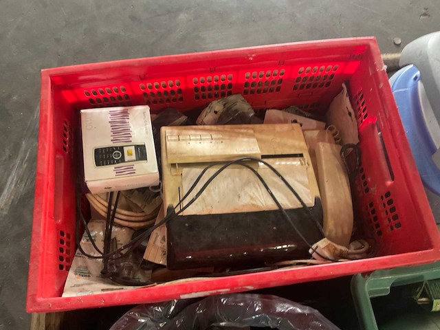 Partij diverse huishoudens spullen stofzuiger, handstofzuigers, etc - afbeelding 9 van  10