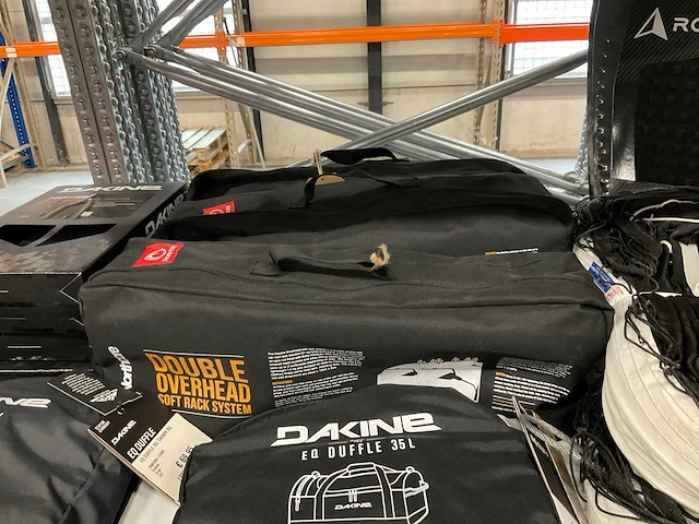Partij diverse hunter/dakine/northcore/etc items (39x) - afbeelding 8 van  20