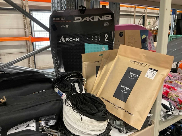 Partij diverse hunter/dakine/northcore/etc items (39x) - afbeelding 11 van  20
