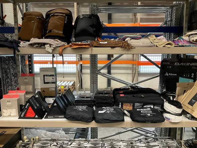 Partij diverse hunter/dakine/northcore/etc items (39x) - afbeelding 1 van  20