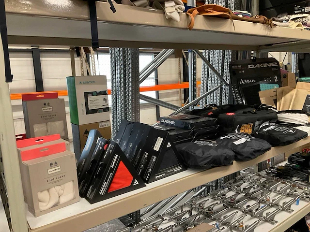 Partij diverse hunter/dakine/northcore/etc items (39x) - afbeelding 12 van  20