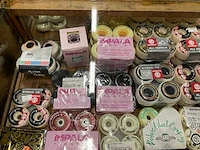 Partij diverse independent/bronson/impala/element items (140x) - afbeelding 2 van  13