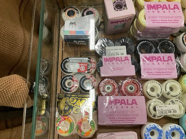 Partij diverse independent/bronson/impala/element items (140x) - afbeelding 4 van  13