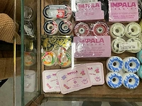 Partij diverse independent/bronson/impala/element items (140x) - afbeelding 5 van  13