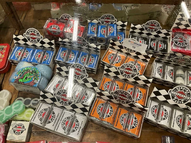 Partij diverse independent/bronson/impala/element items (140x) - afbeelding 8 van  13
