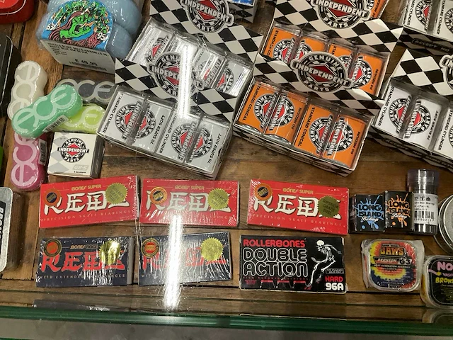 Partij diverse independent/bronson/impala/element items (140x) - afbeelding 9 van  13
