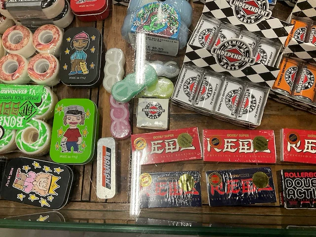Partij diverse independent/bronson/impala/element items (140x) - afbeelding 10 van  13