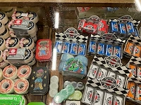 Partij diverse independent/bronson/impala/element items (140x) - afbeelding 11 van  13