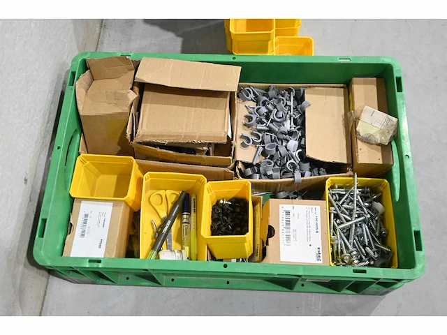 Partij diverse installatiemateriaal en kunststof voorraadbakken - afbeelding 8 van  9