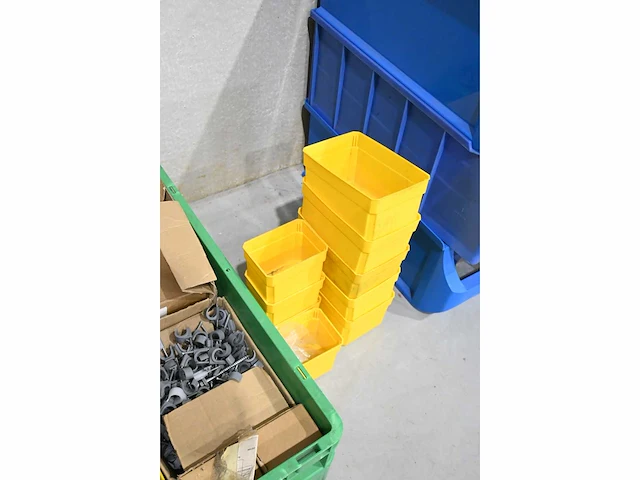 Partij diverse installatiemateriaal en kunststof voorraadbakken - afbeelding 9 van  9